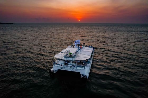 ATARDECER CATAMARAN FLAMANTE